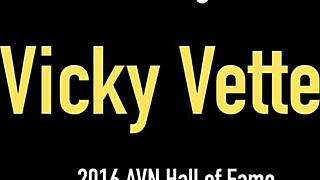 amateur couple fucks and blows in the car