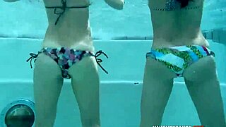 Booty shaking underwater captured in stunning HD with a sexy nude ass display
