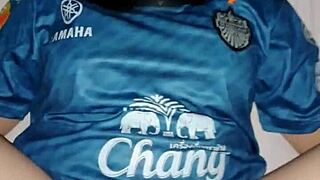 Hey, wanna see this Thai milf get creampied hard?