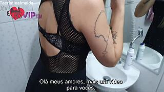 casada safada sem calcinha provoca vendedor em loja de calçados com ousadia