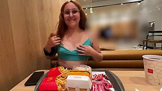 i stoped to eat and she wanted to fuck - trix mendes