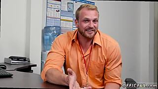 bodybuilder starts his first day at work with bareback sex