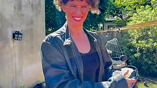 Stepmom whispers a naughty secret about my best friend