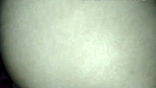 Riesiger Einstecker in die haarige Fotze von hinten!