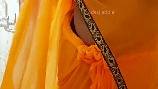 Indian girl flaunts big boobs intensely in saree