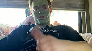 fit guy joshuaaalewisss stroking during skincare routine! 😍