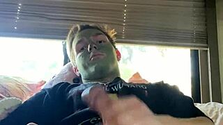 fit guy joshuaaalewisss stroking during skincare routine! 😍