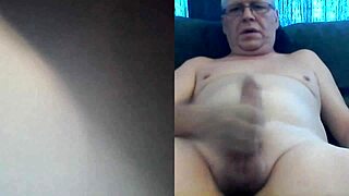 Lionel Gérard se masturbe passionately in gay masturbation!