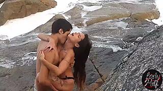 O Instrutor De Parapente Flagrou Ele Comendo O Cu Dela Na Ilha Da Magia