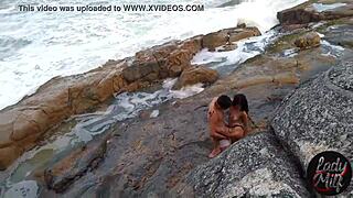 O Instrutor De Parapente Flagrou Ele Comendo O Cu Dela Na Ilha Da Magia