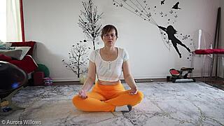 yoga lesson 340 turns into a steamy girlfriend session