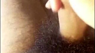 Gemidos, temblores, semen todo en una rica masturbación dedicada a todas las chilenas calientes?