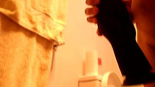 Reviewing my favorite gay sex toys, starting with this dildo 😏