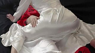 Blonde Rubs Pussy on Brunette 😘