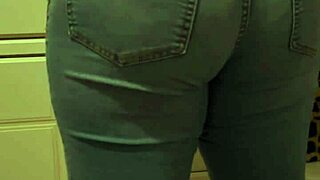 bbw booty putting panties and jeans