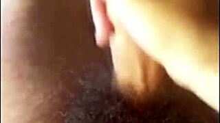 Gemidos, temblores, semen todo en una rica masturbación dedicada a todas las chilenas calientes?