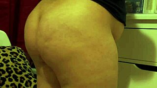 bbw booty putting panties and jeans