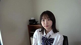 第二部日本妹光滑小穴在狂野动作中双重射精