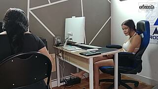 เฮ้ย อยากมาร่วมเลสเบียนแท็บูในออฟฟิศไหม?