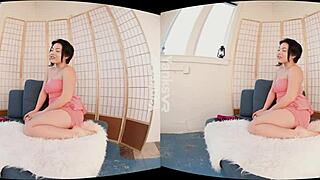 Amateur tries out virtual reality and has an orgasm with a dildo