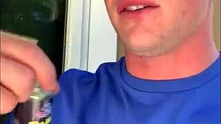 Wow ! Super chaud jock perce gay bottom avec grosse queue !