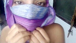 Wow, this horny milf in hijab squirts live on webcam. Her arab pussy gushes like crazy!