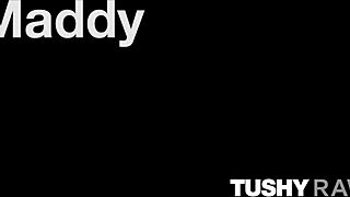 watch sexy brunette get ass stretched?