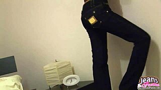 I love when guys stare at me in skinny jeans.