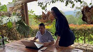 Wow, horny boss bangs a pregnant chick to keep her job safe!