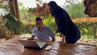 Wow, horny boss bangs a pregnant chick to keep her job safe!