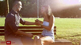 Opálená 18+ s tetovaním poskakuje na tvrdým čurákom pred kamerou cumshot