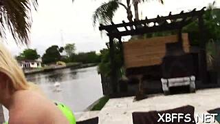 this teen babe gives her pussy to a lad, sucking cock and fucking hard 😍