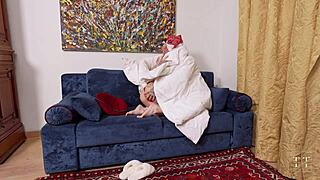 Narrative of warming up with a bodybuilder and achieving orgasm