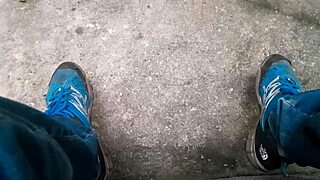 よお、このゲイブラジリアンがマトーでオナるの見る？