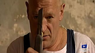 Hell Yeah! Jolie Asiatique et Son Sosie Baisées Lune Après L’Autre in Wild 3some!