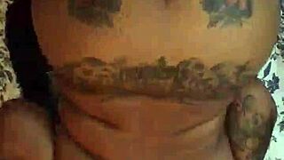 Hazelnutxxx showcases ebony ass shaking in the hood