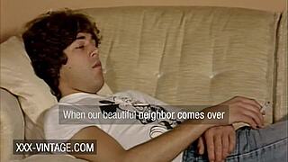 Винтидж възбудена брюнетка съседка навежда се за блоуджоб и хардкор секс