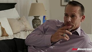 dulce zorra in a box masturbates with thick black dildo until she cums kawaiilittle 18+fox?