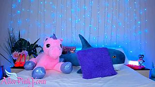 Sweet Alice says, Watch me suck this toy, finger my ass, and make my shaved pussy cum!