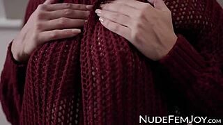 wow, this young beauty teases revealing her trimmed pussy 😍