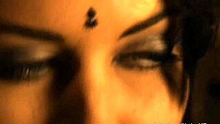 Er hun glad for at danse naken for dig?