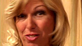 Tasta, dobijaš li to hardcore jebanje u dupe u MILF Vol 19 Scena 3?