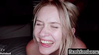 Tempo swinger con mio fratello, scambiamo nostre fiche russe calde 😜