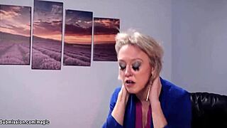 Muscle guy slams milf and babe in wild threesome action! 💪🔥