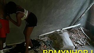 Стънах на строителния обект в Рио и намерих похотливата си стъпкадъщеря сама, чух я в стегнатата путка и свърших вътре