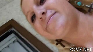 बालों वाली चूत को हार्डकोर पीओवी में झड़नें पड़तीं!