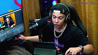 O Marido Deixou o Ruan Encher o Rabão Dela de Tapa na Rua. Os Dois Abriram pra Mostrar o Cuzinho Dela pro Público!