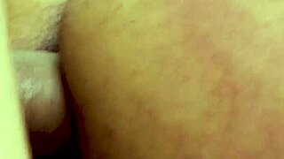 ثلاثي رجال ساخنين ينيكون بقوة في عمل جماعي مجنون