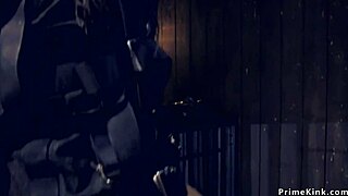 Ebony Strait Jacket'te Bağlı, Derin Boğazda Öksürürken