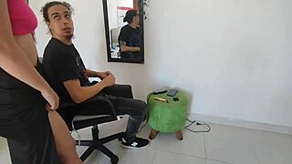 Hermanastra gets horny during vaginal depilation and oral 😍